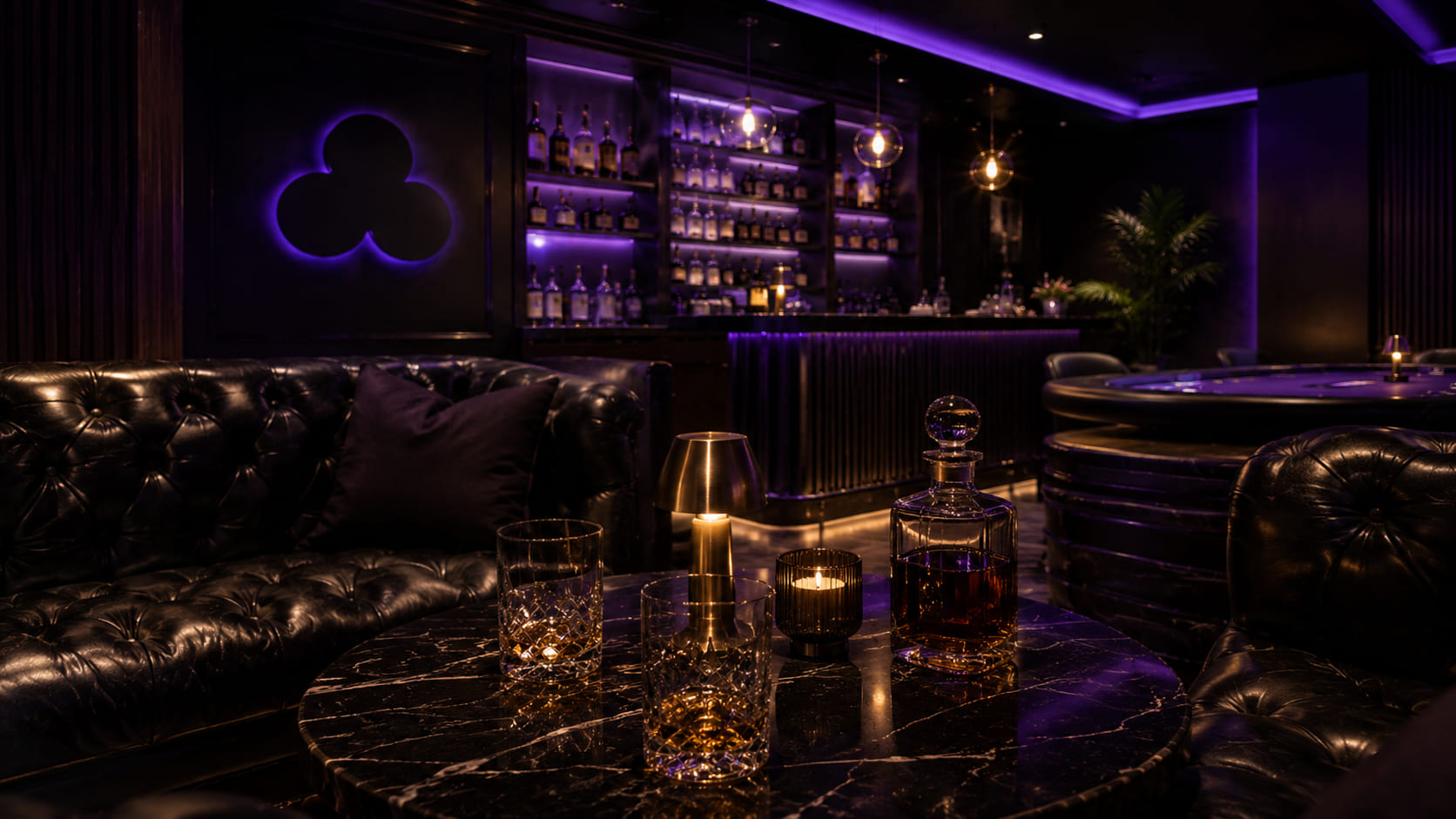 Strefa lounge z wygodnymi fotelami w Refined Session